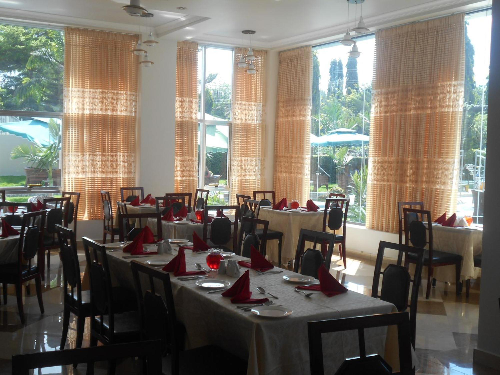 Adden Palace Hotel & Conference Centre Mwanza Exterior foto